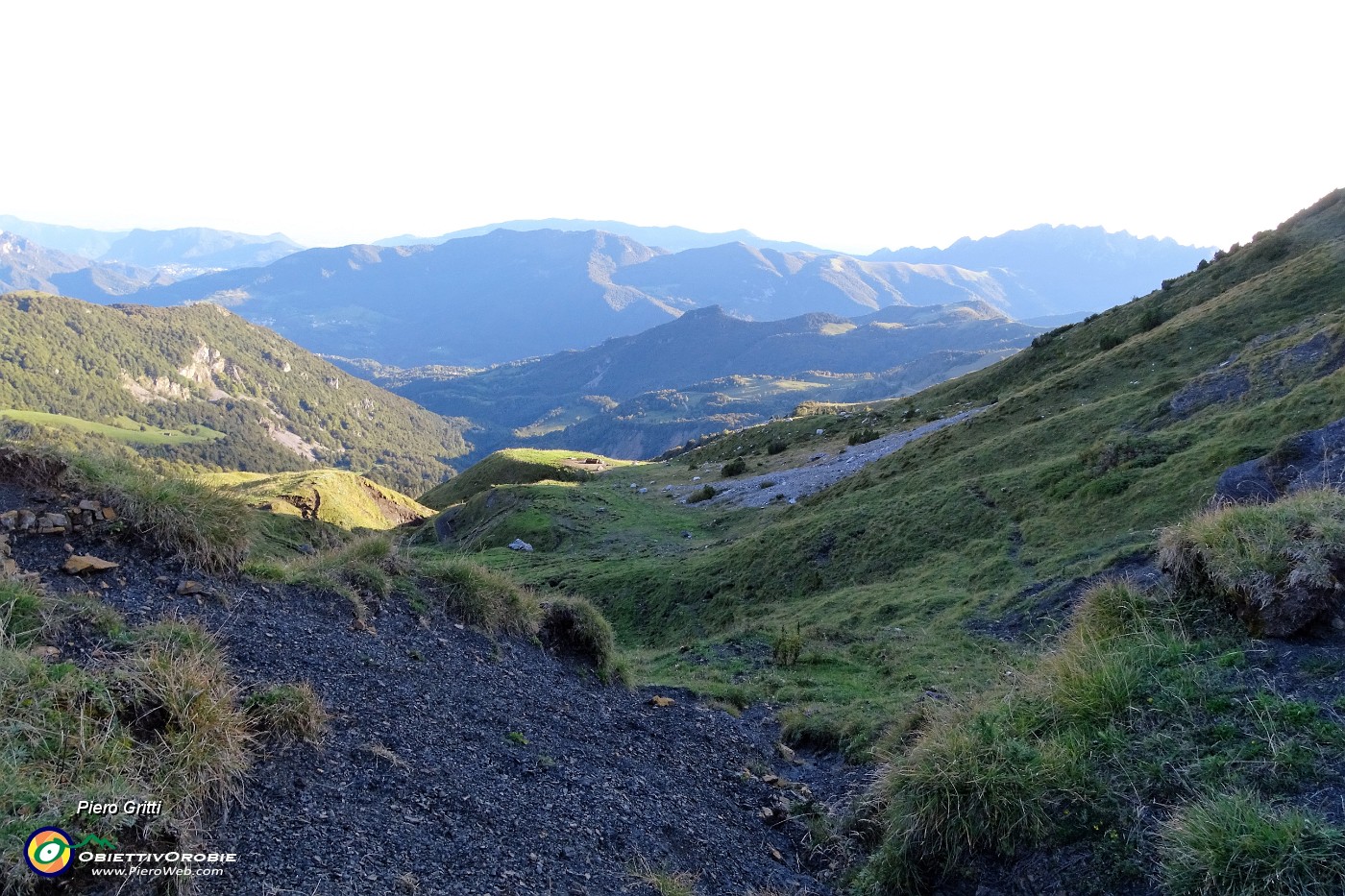 80 Sentiero-traccia dal Passo Sodadura al Rif. Gherardi.JPG